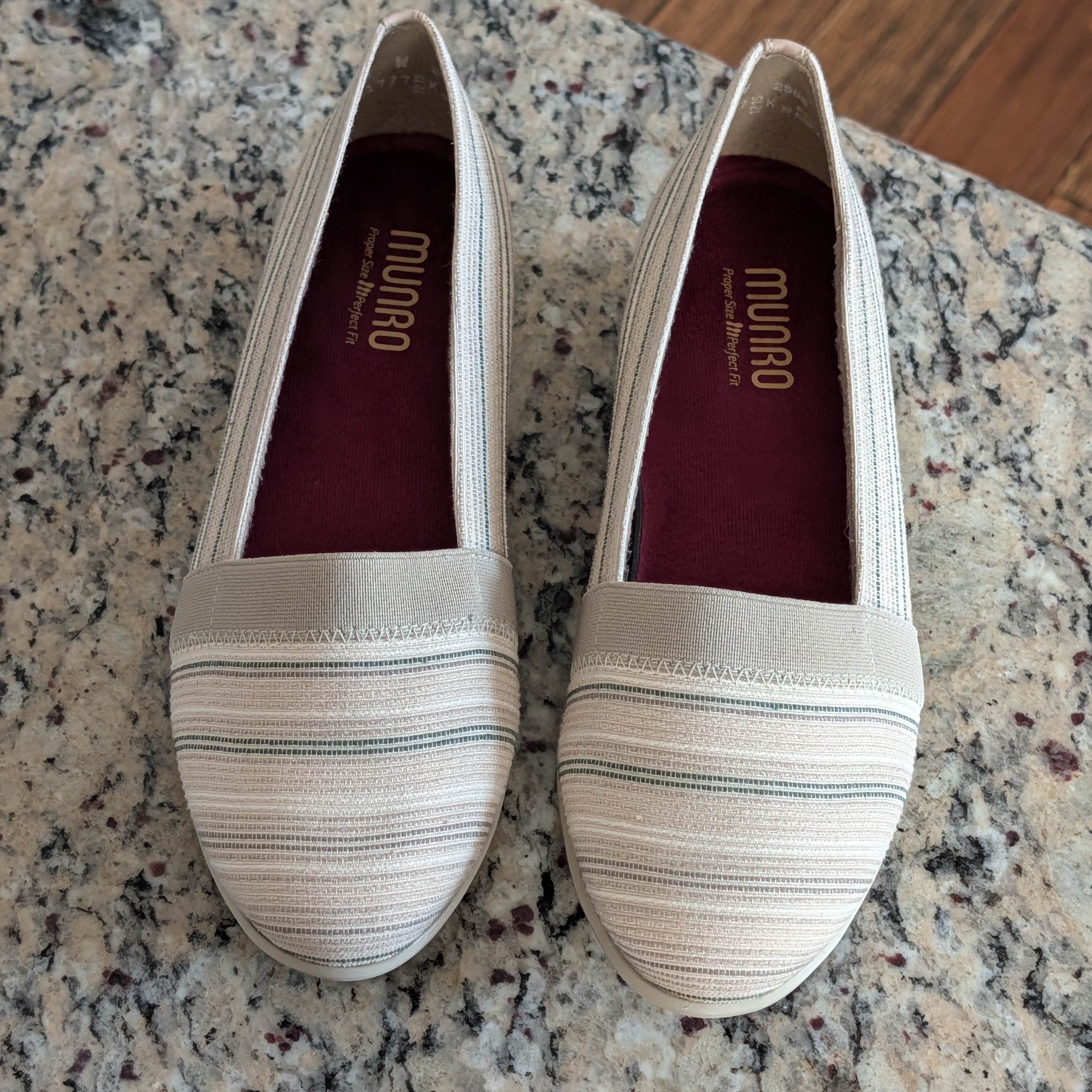 Munro Women's Bonita Cream And Tan Slip-Ons Sz 8 Brand New(No Tags)